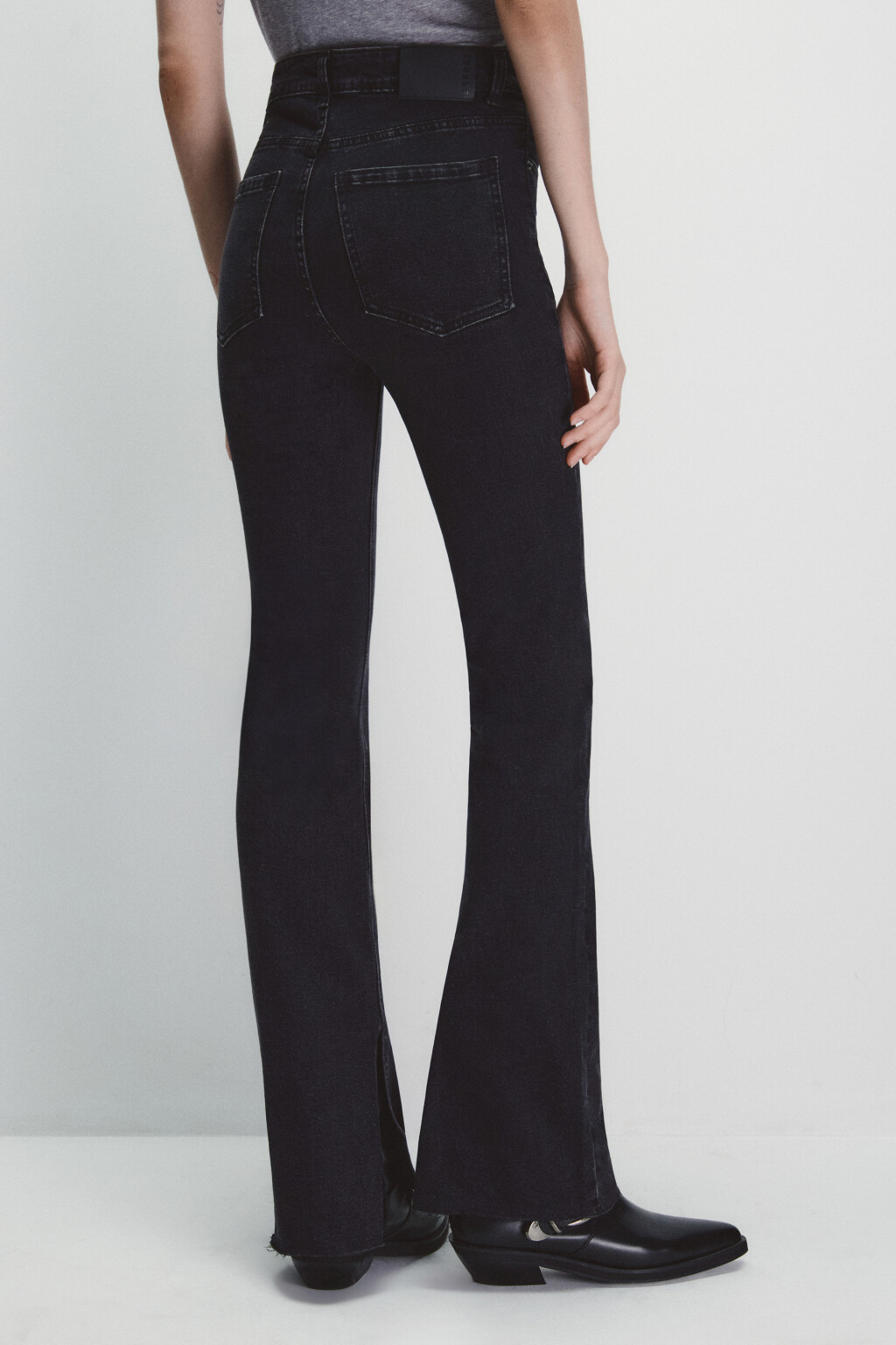 Джинсы клеш с открытыми срезами - цвет серый - 4