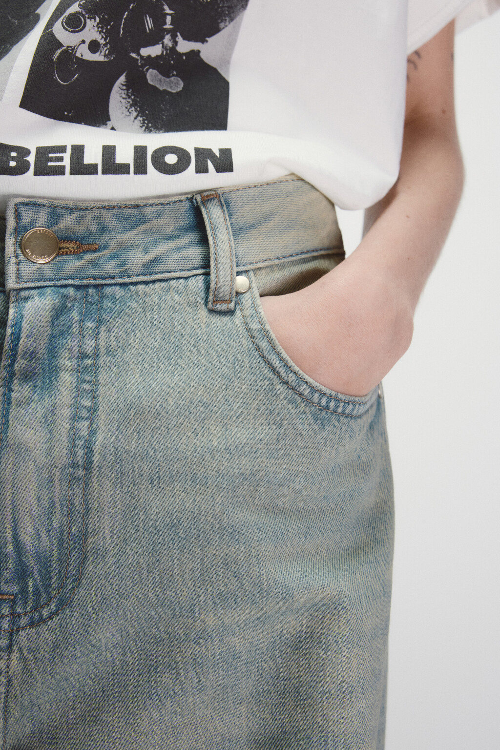 Джинсы baggy fit с эффектом грязного денима - цвет темный тинт - 7