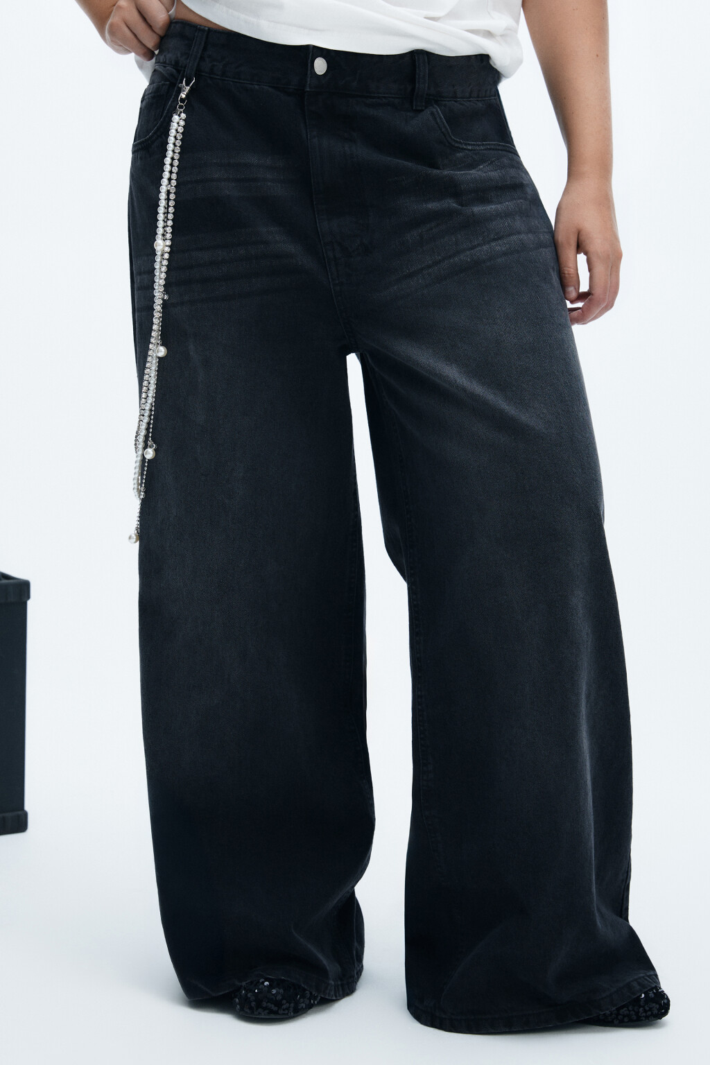 Джинсы baggy fit с обвесом-цепочкой - цвет серый - 2