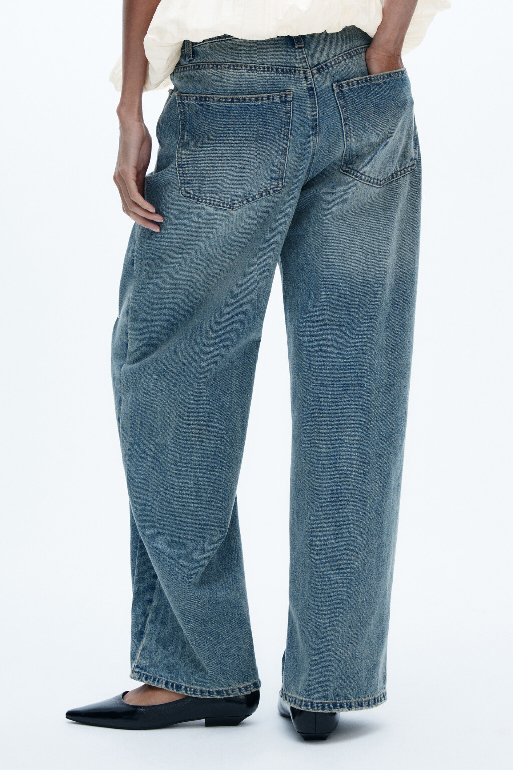 Джинсы baggy fit со складками и стразами - цвет голубой - 4