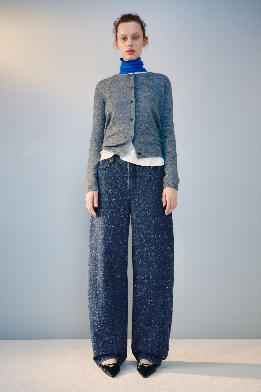 Джинсы barrel fit из фактурного денима - цвет синий - 4