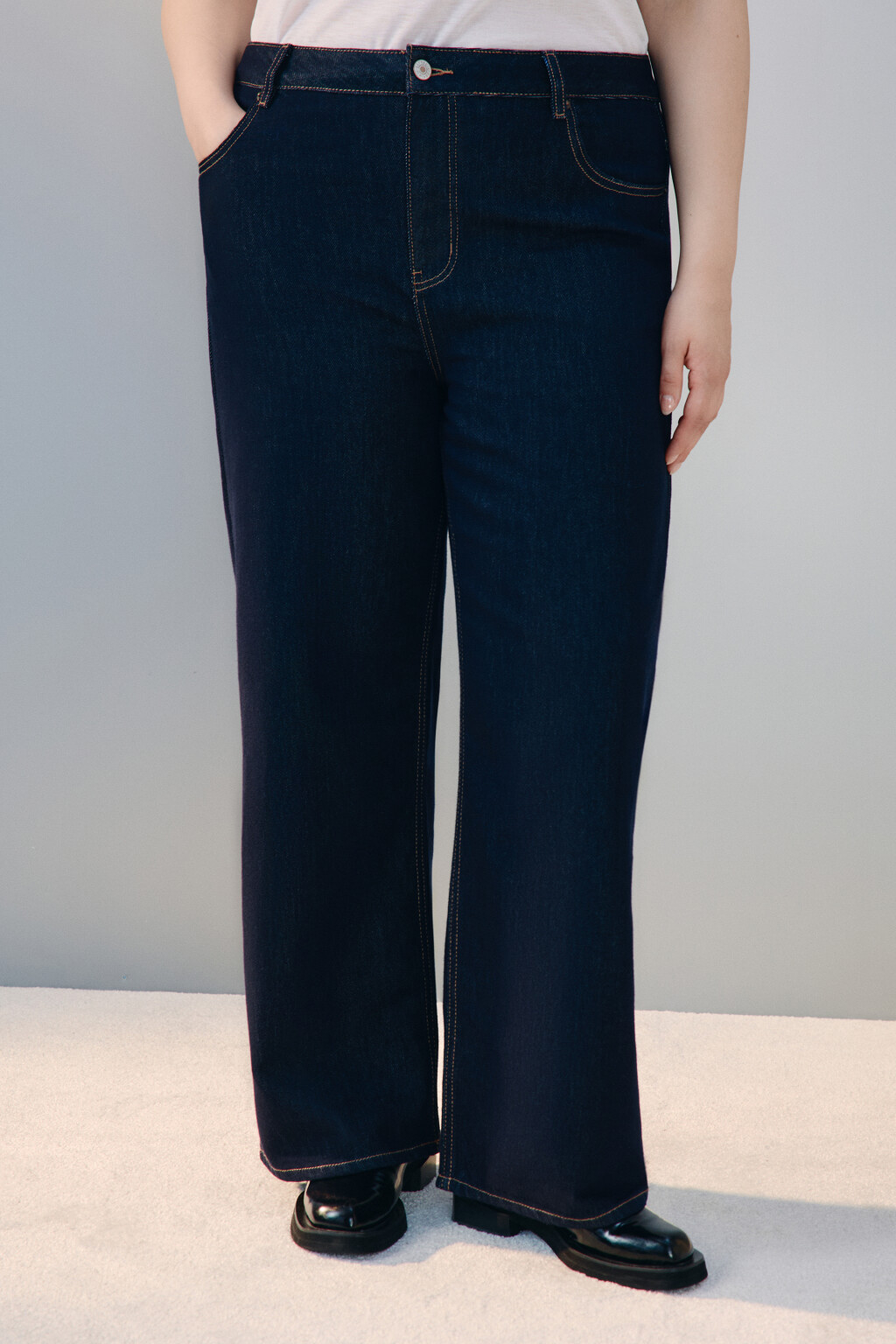 Джинсы прямые со средней посадкой - цвет синий - 2