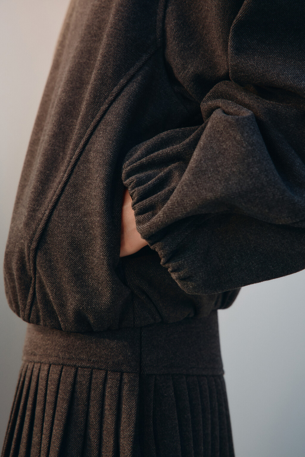 Жакет-бомбер на молнии из трикотажа - цвет серый - 7