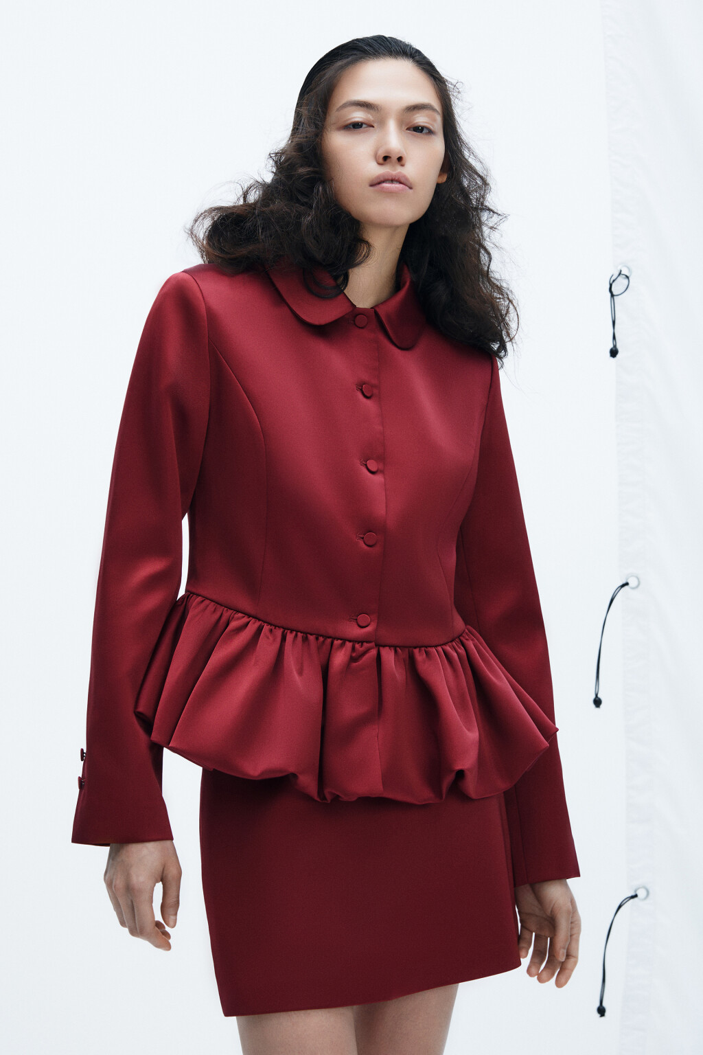 Жакет атласный с пышной баской - цвет красный - 3