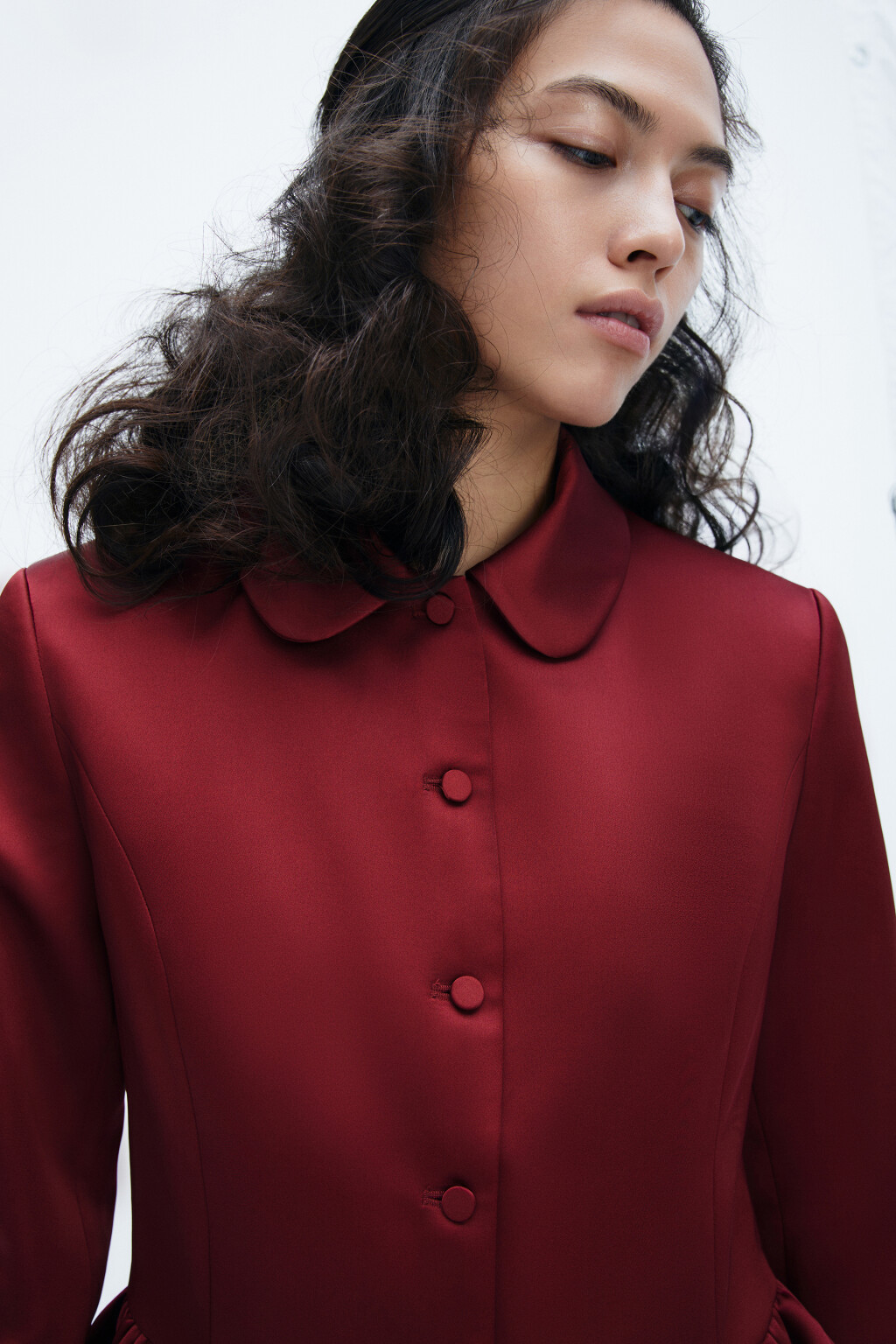 Жакет атласный с пышной баской - цвет красный - 6