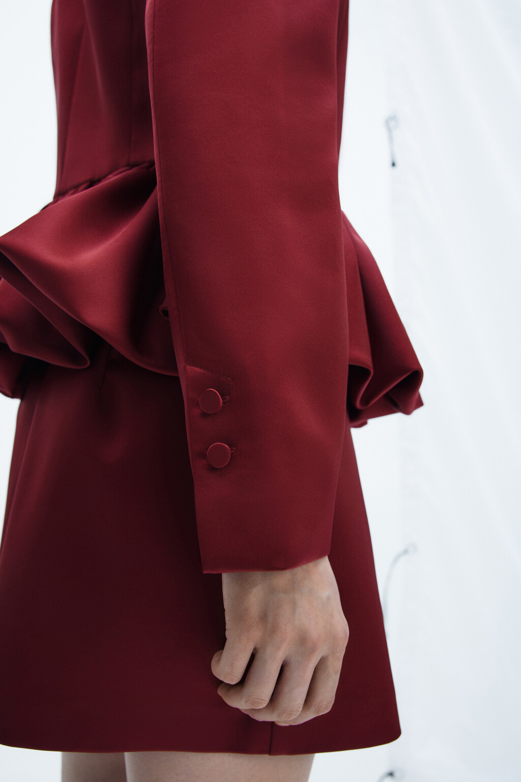 Жакет атласный с пышной баской - цвет красный - 7