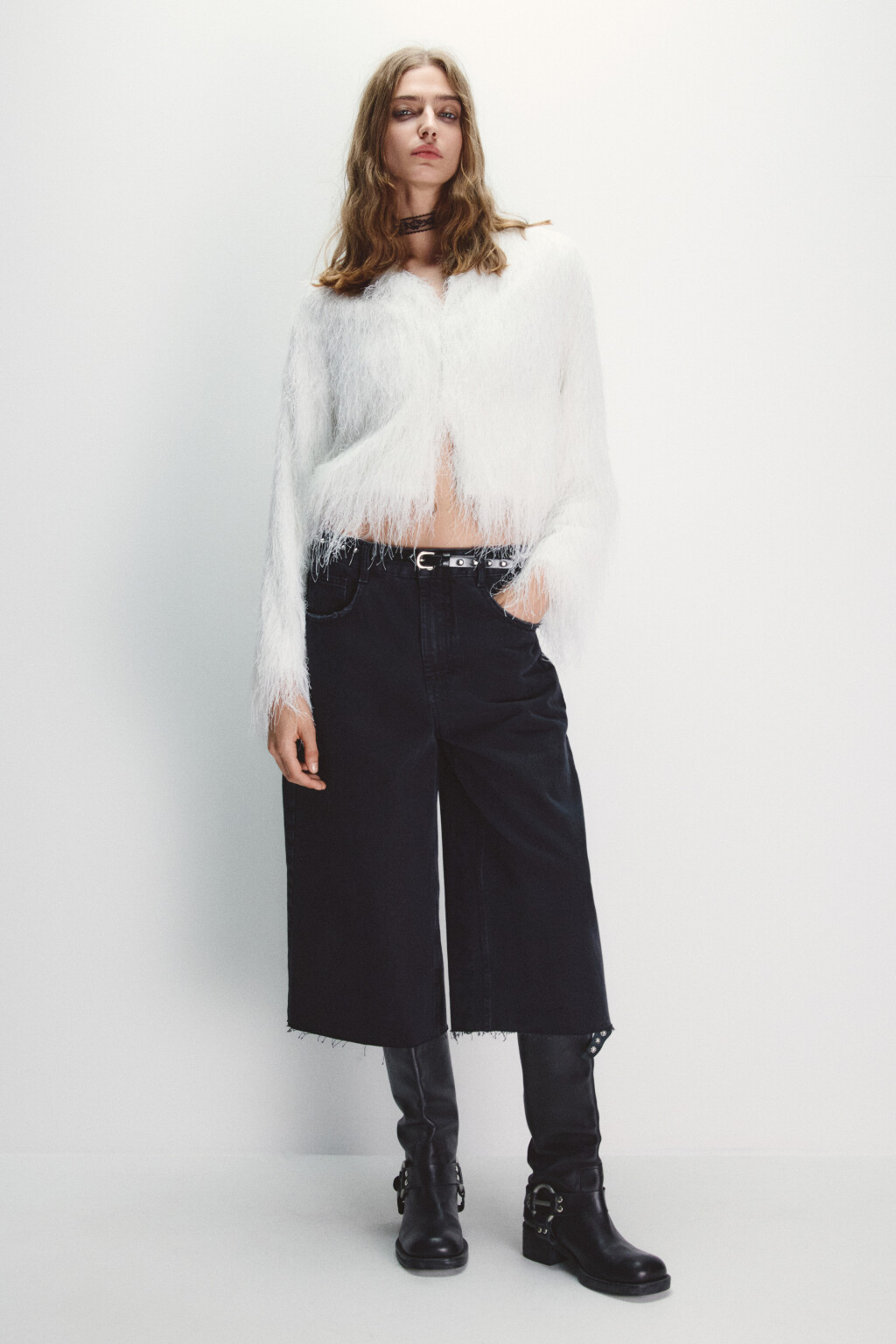 Жакет на крючках пушистый с бахромой - цвет белый - 4