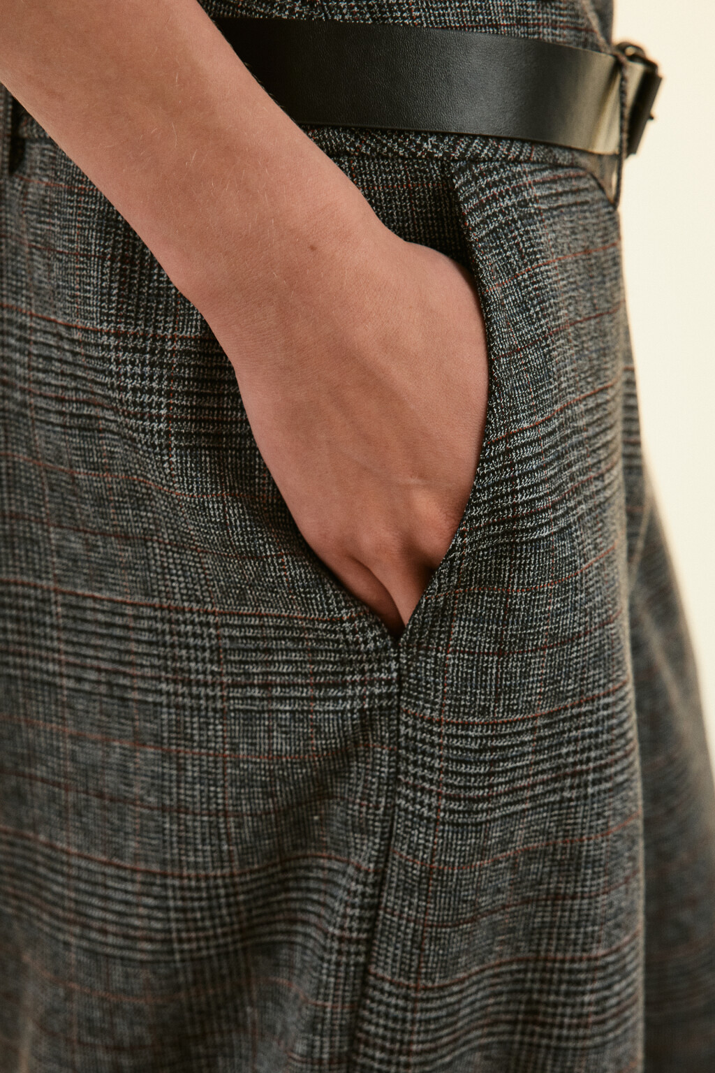 Брюки костюмные с ремнем - цвет серый - 7