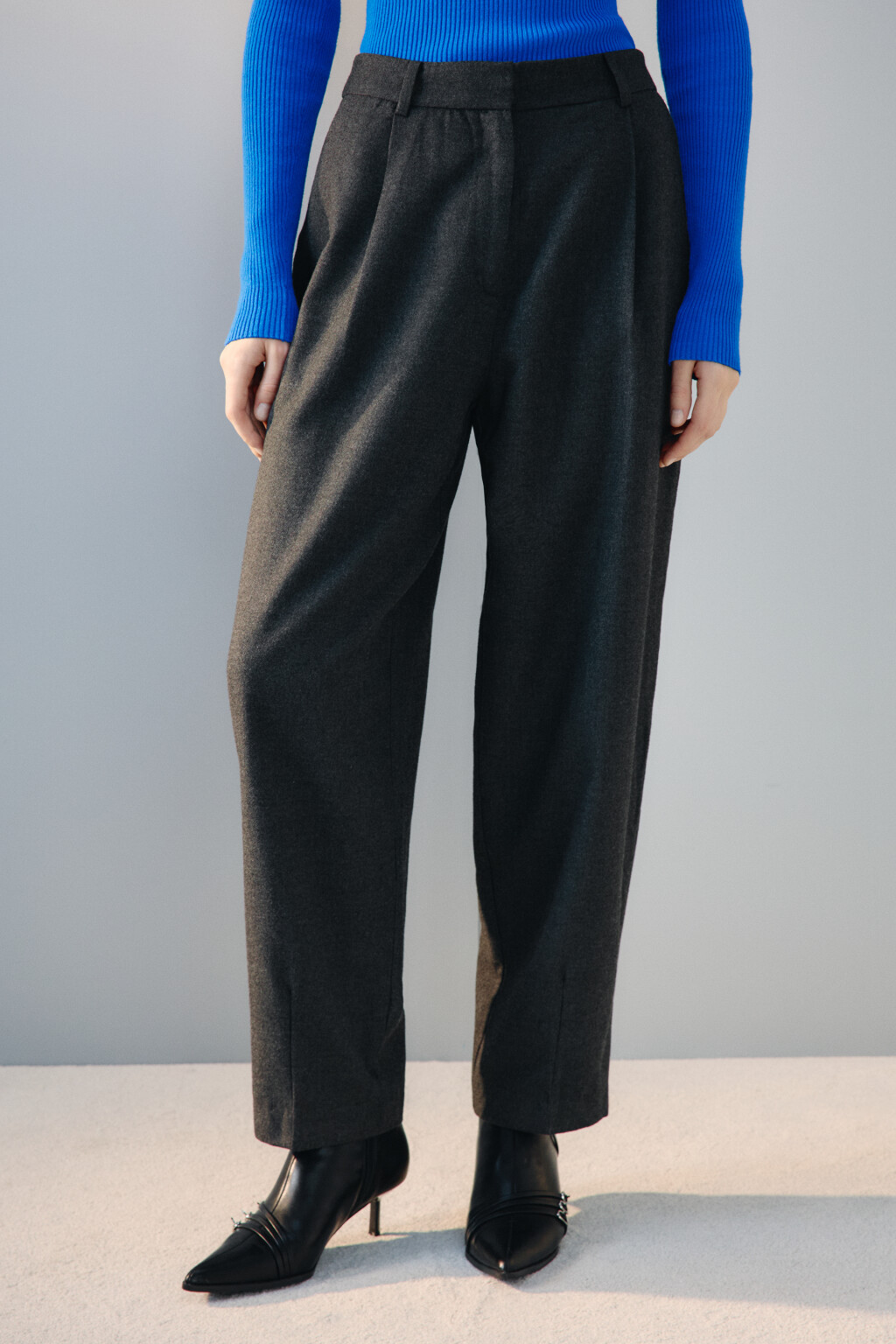 Брюки широкие со стрелками - цвет серый - 2