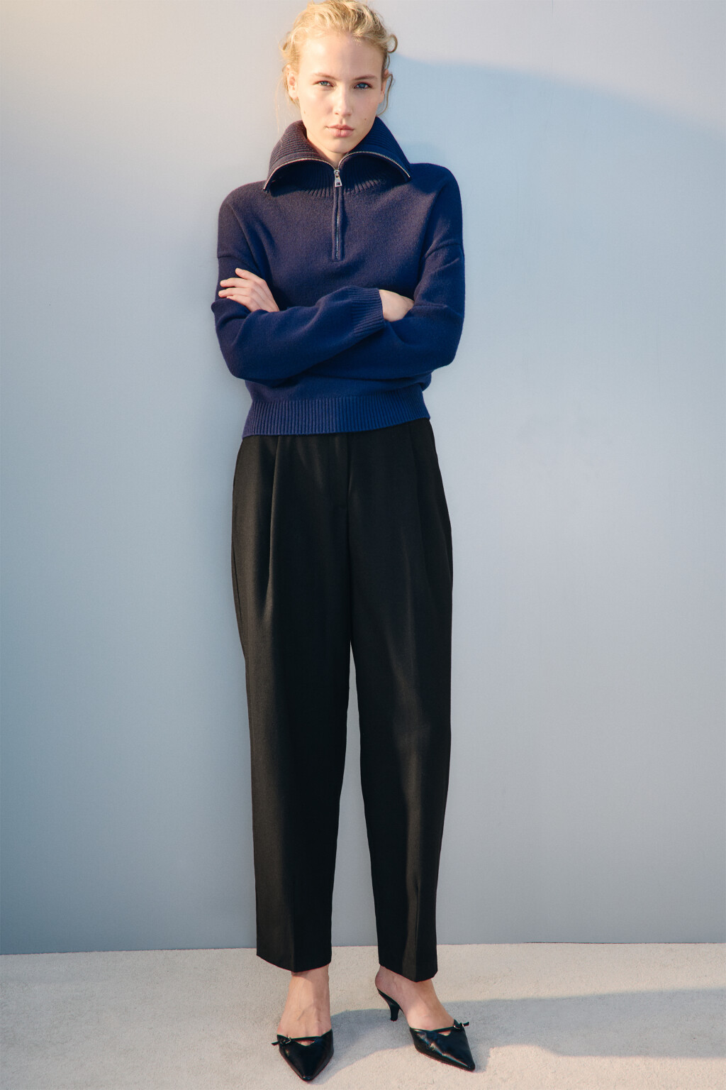 Брюки широкие со стрелками - цвет черный - 1