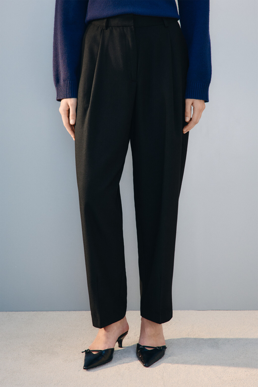 Брюки широкие со стрелками - цвет черный - 2