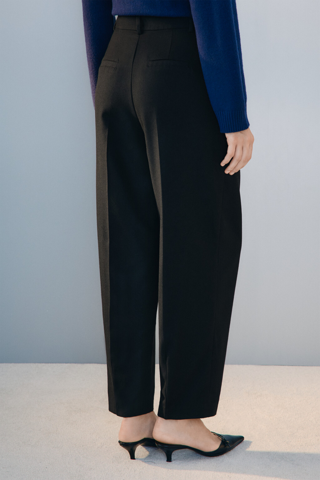 Брюки широкие со стрелками - цвет черный - 3