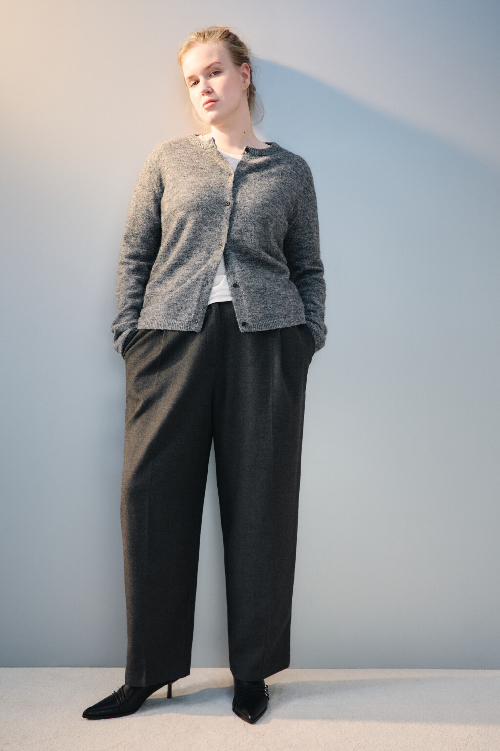 Брюки широкие со стрелками - цвет серый - 1