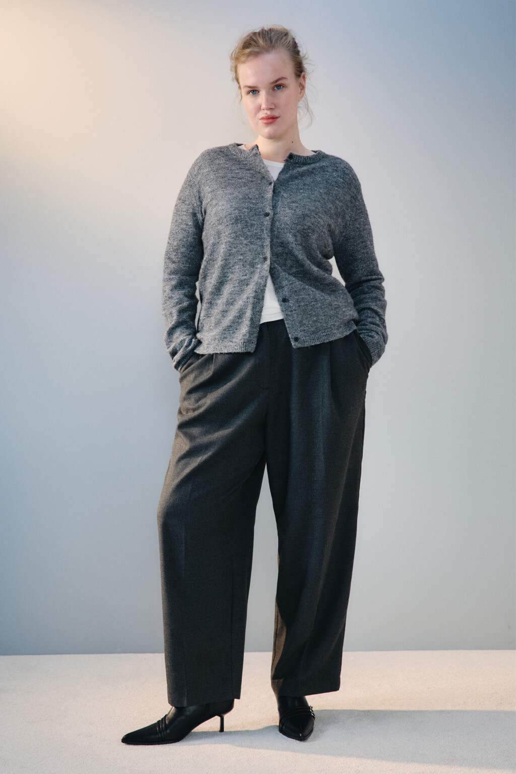 Брюки широкие со стрелками - цвет серый - 4