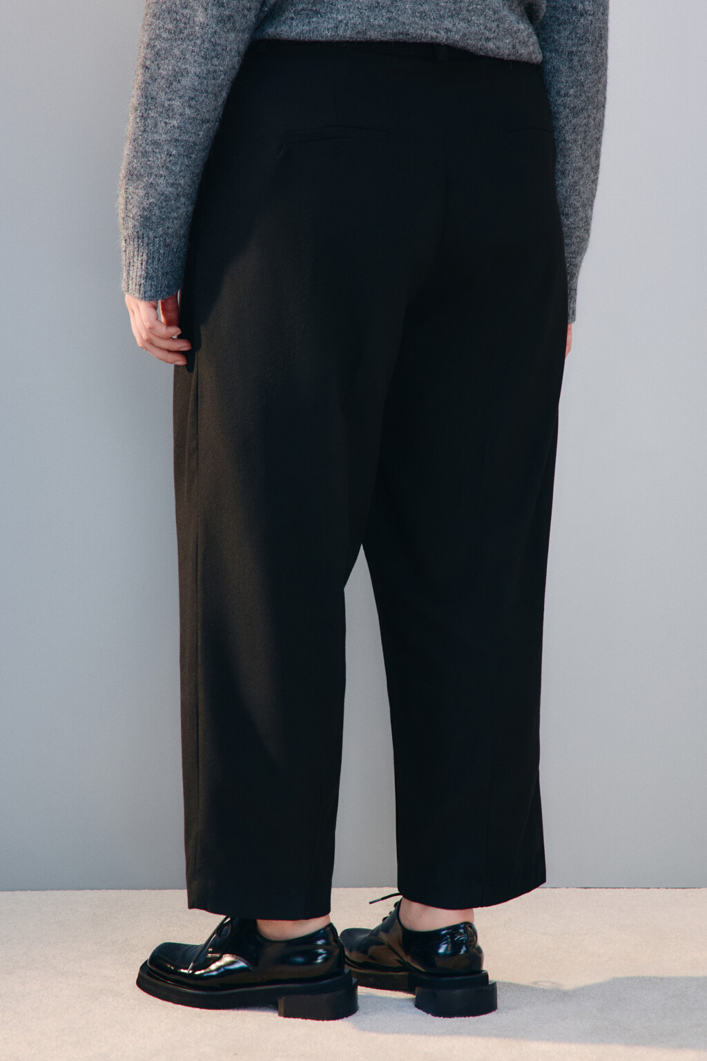 Брюки широкие со стрелками - цвет черный - 3