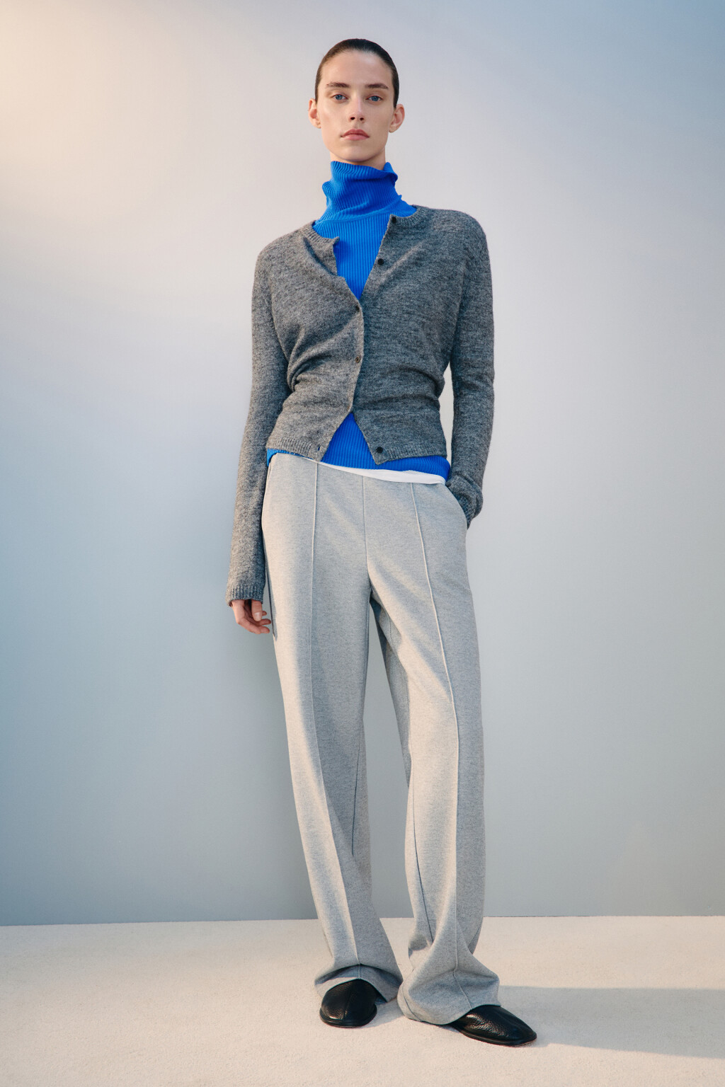 Брюки прямые трикотажные со стрелками - цвет серый - 4