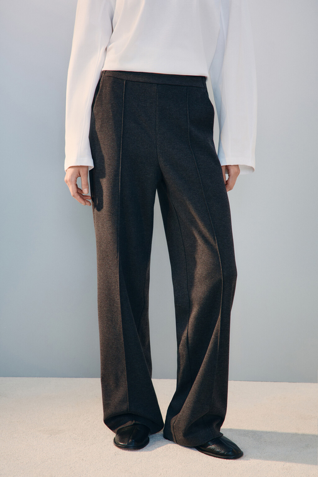 Брюки прямые трикотажные со стрелками - цвет серый - 2