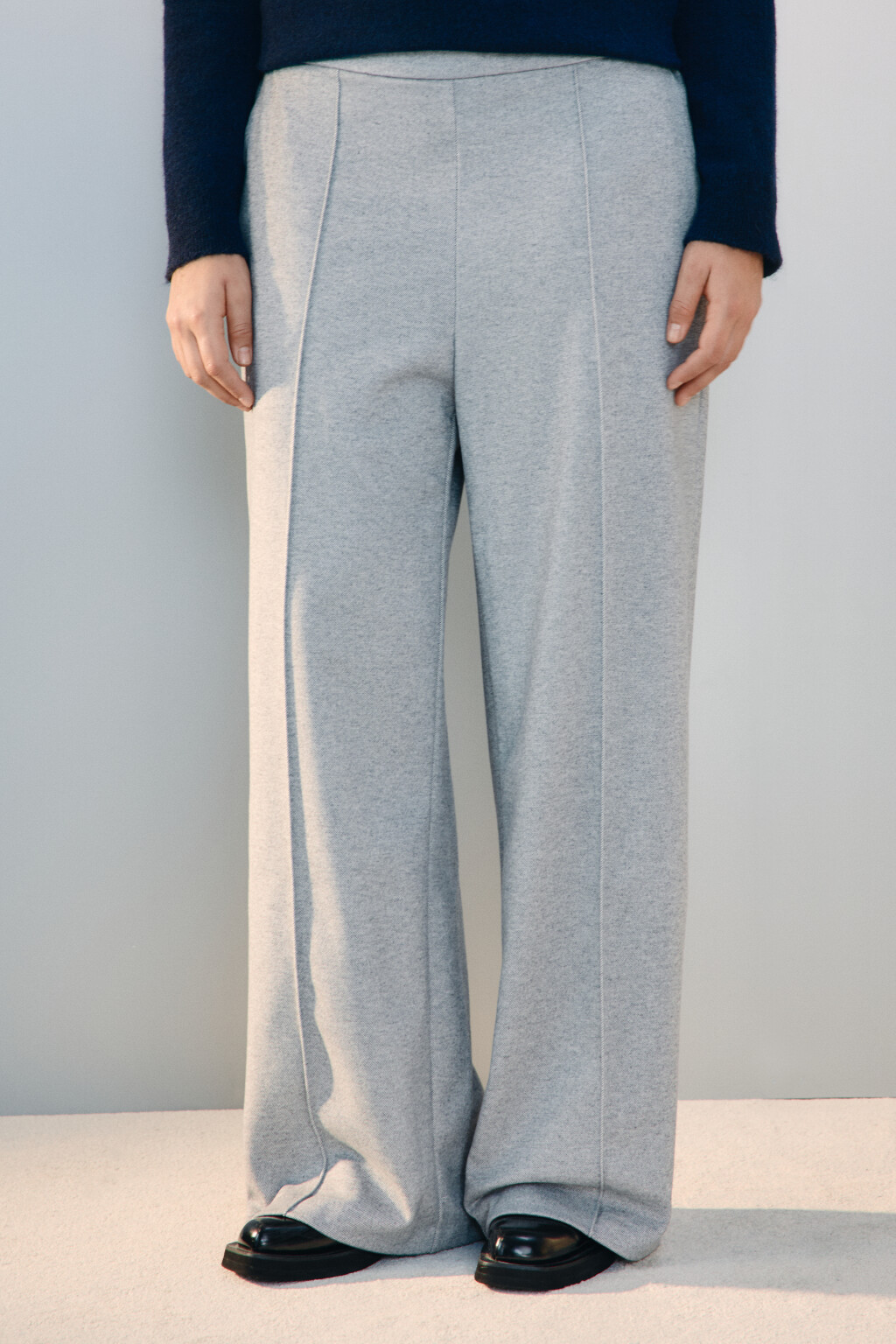 Брюки прямые трикотажные со стрелками - цвет серый - 2