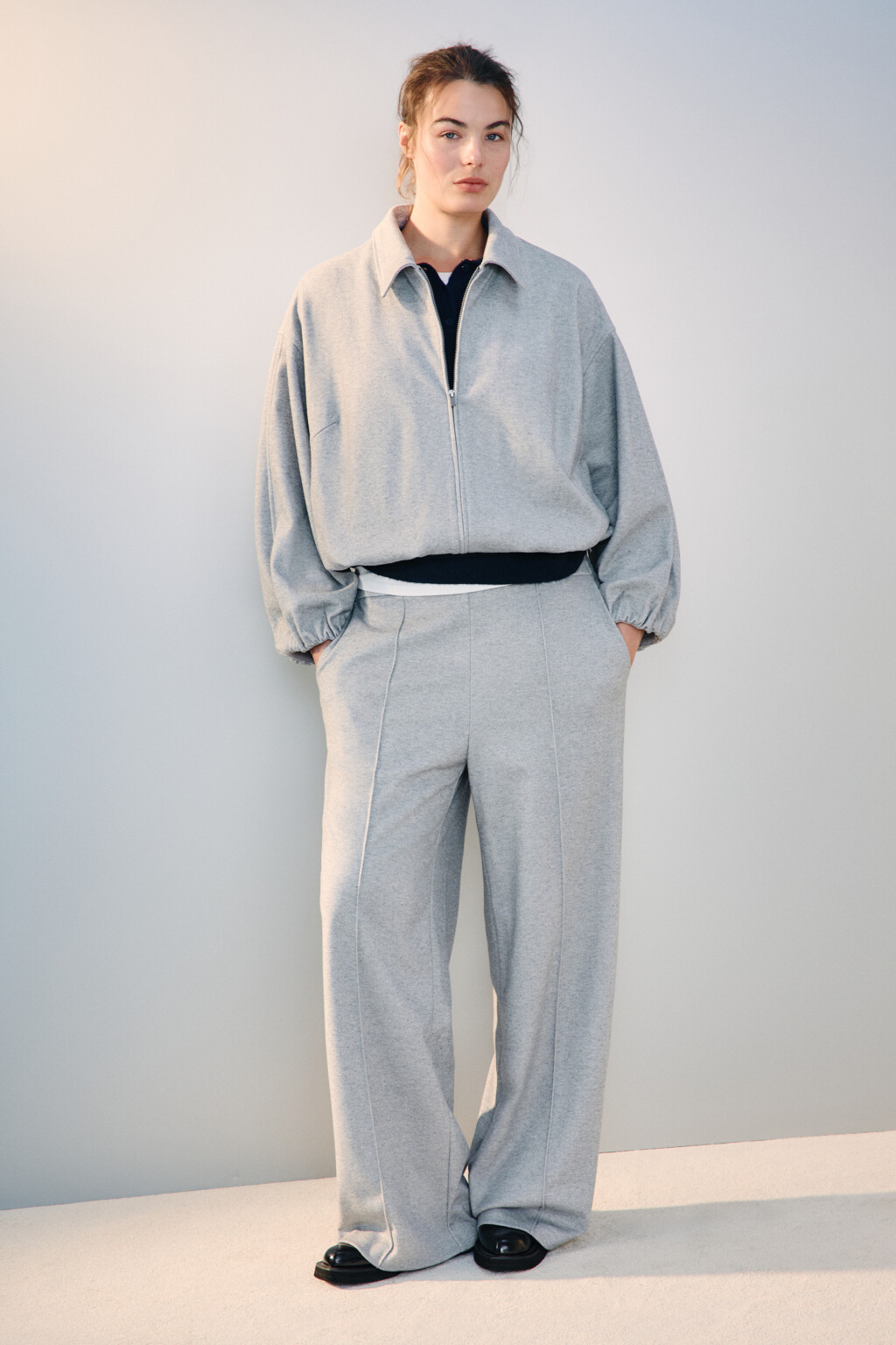 Брюки прямые трикотажные со стрелками - цвет серый - 4