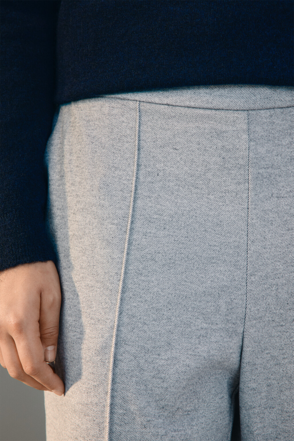 Брюки прямые трикотажные со стрелками - цвет серый - 5