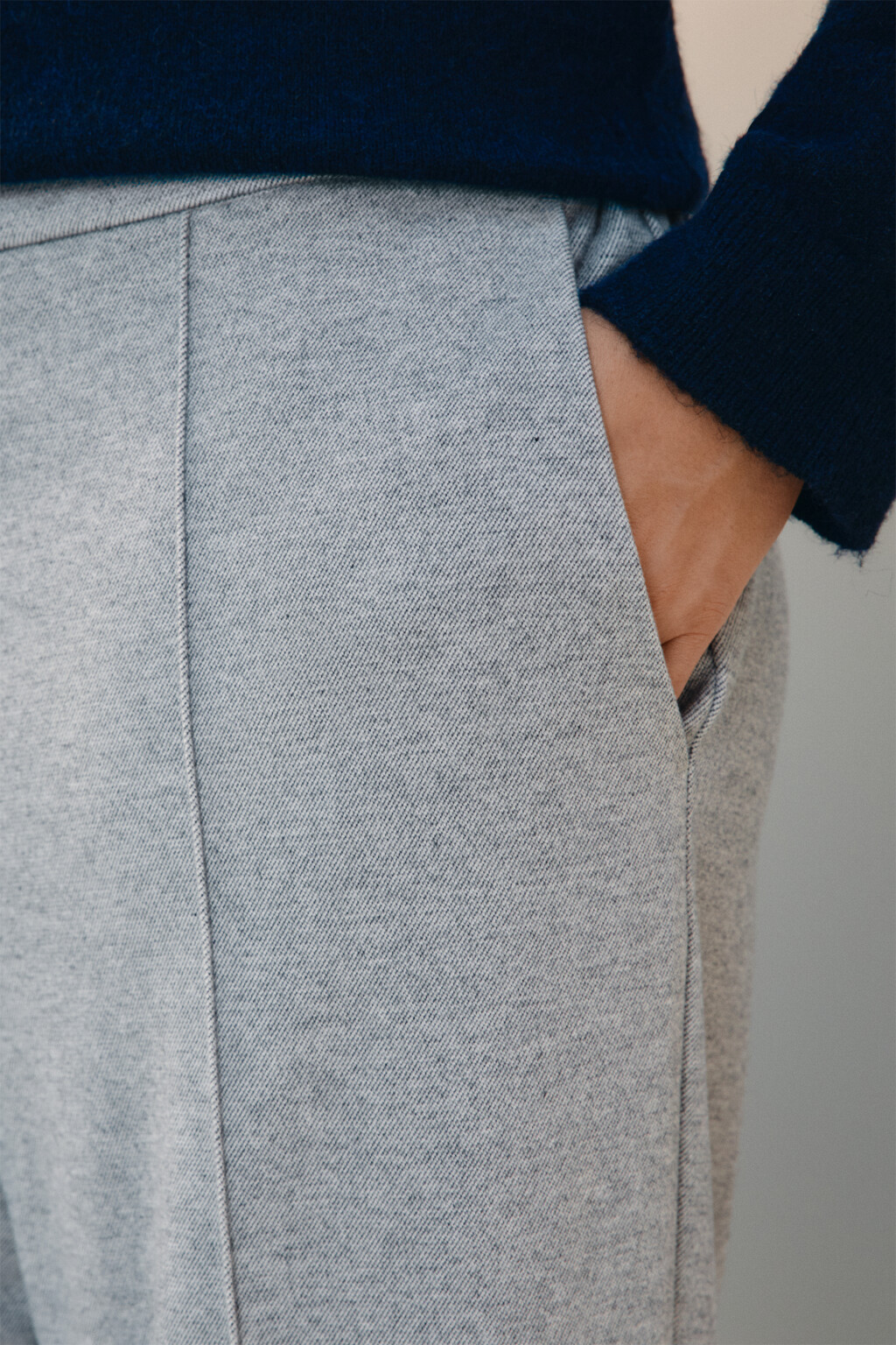 Брюки прямые трикотажные со стрелками - цвет серый - 6