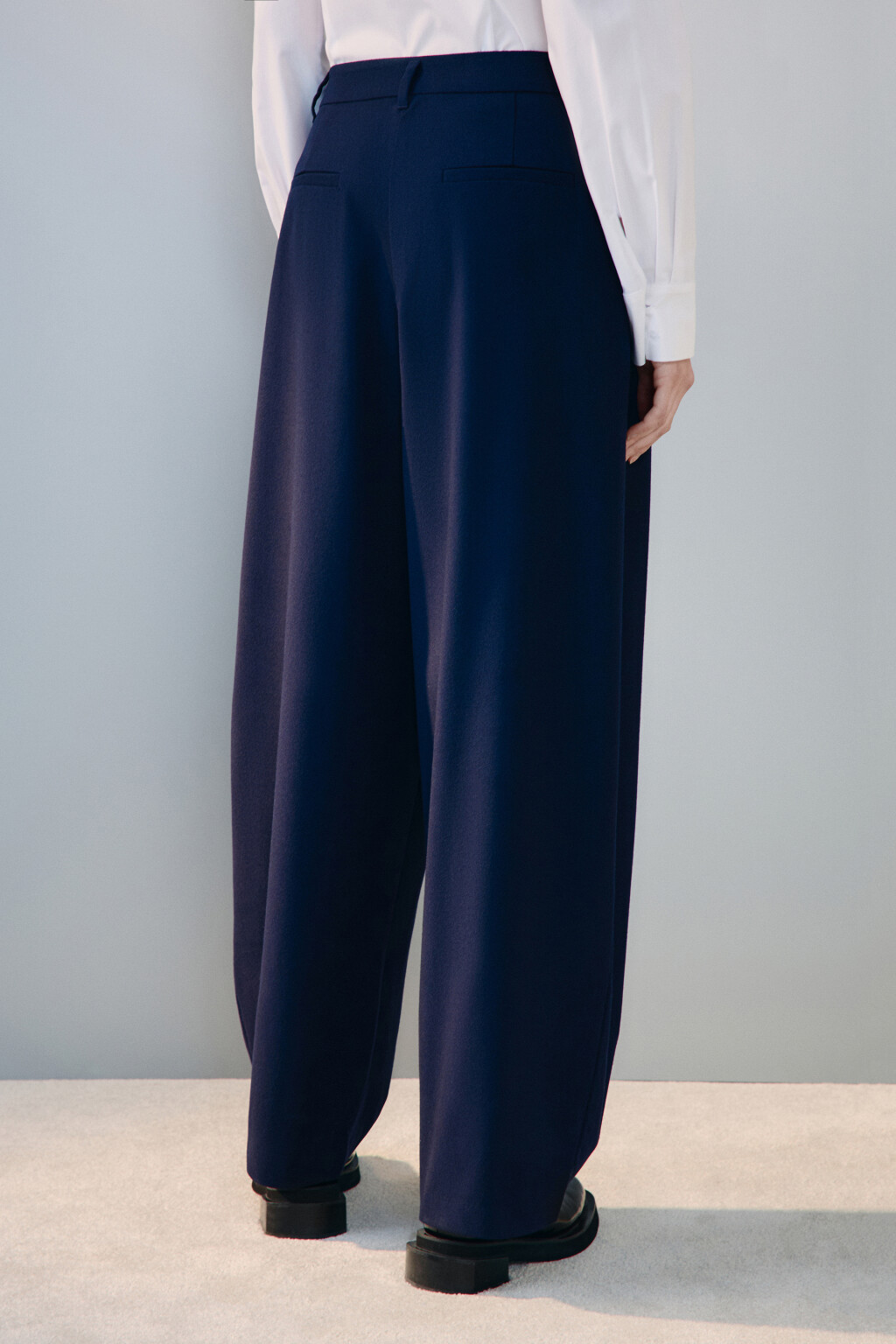 Брюки barrel fit костюмные - цвет синий - 4