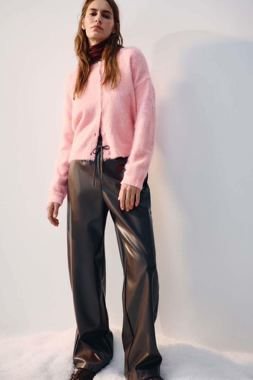 Брюки широкие с кожаной фактурой - цвет коричневый - 1