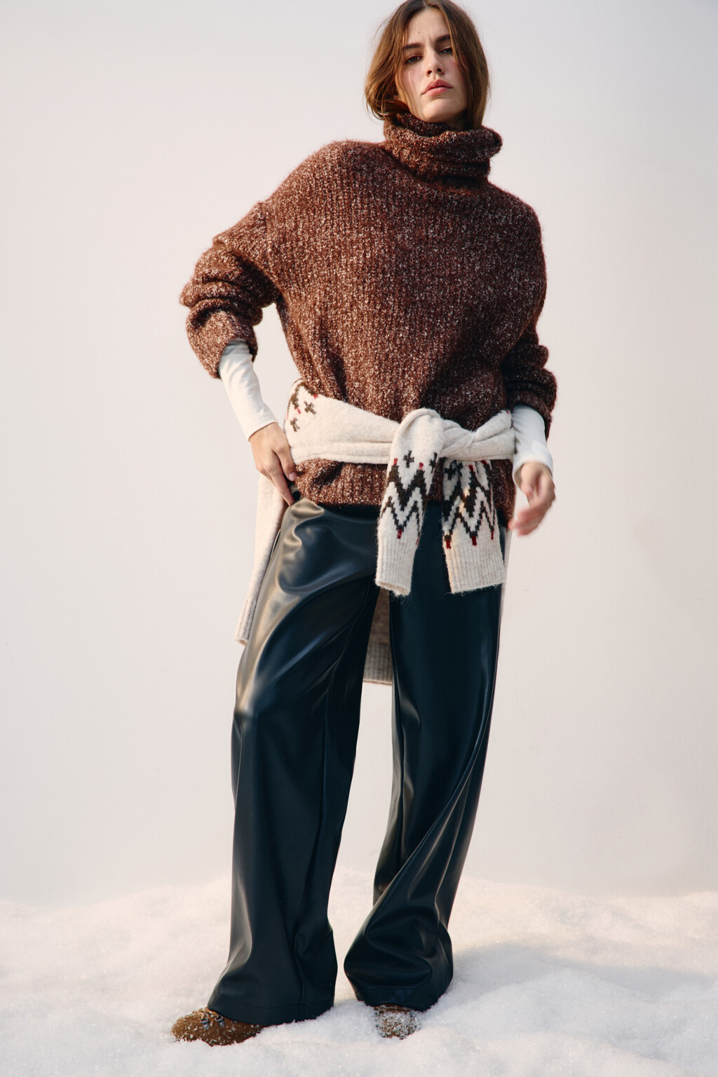 Брюки широкие с кожаной фактурой - цвет черный - 1