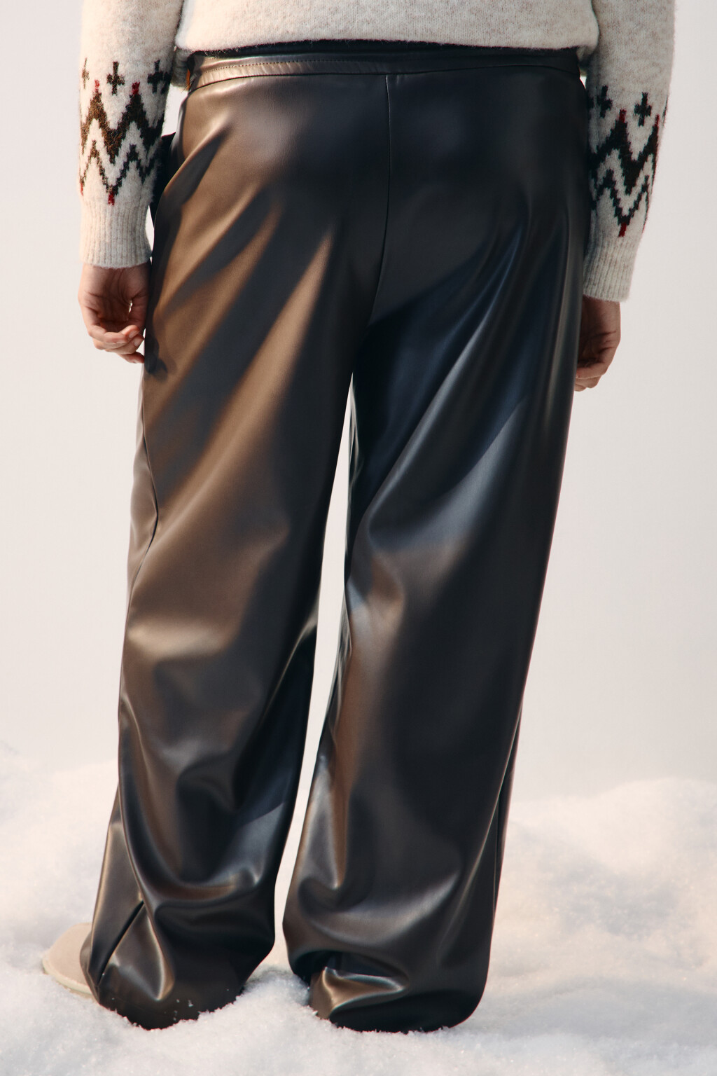 Брюки широкие с кожаной фактурой - цвет коричневый - 3