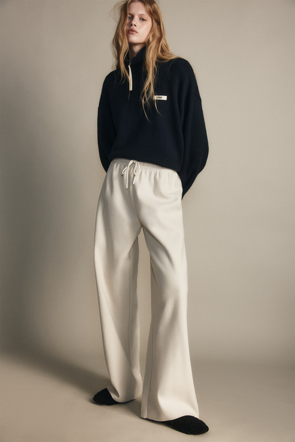 Брюки из теплого трикотажа - цвет молочный - 2