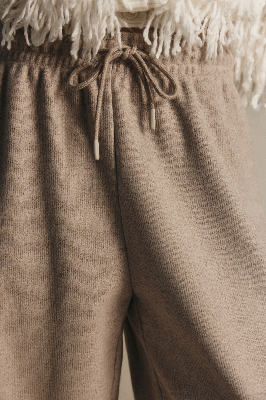 Брюки из теплого трикотажа - цвет бежевый - 5