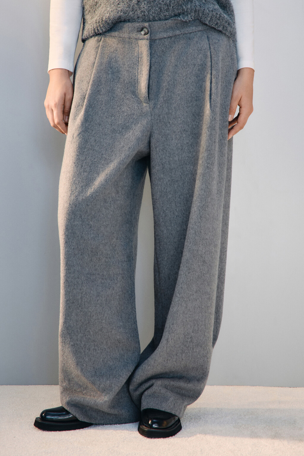 Брюки широкие из ткани с шерстью - цвет серый - 2