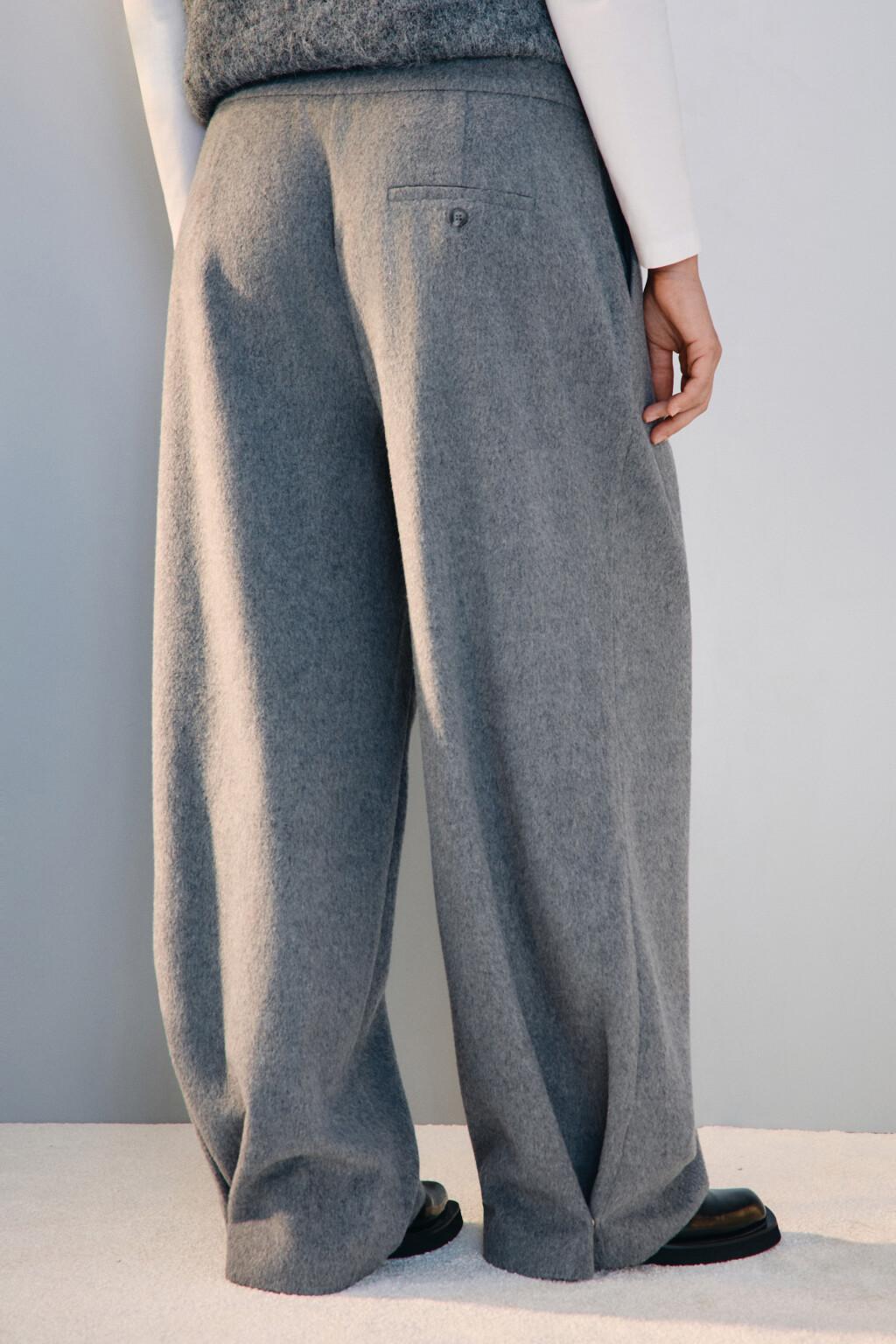Брюки широкие из ткани с шерстью - цвет серый - 3