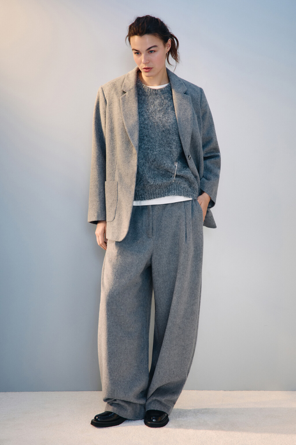 Брюки широкие из ткани с шерстью - цвет серый - 4
