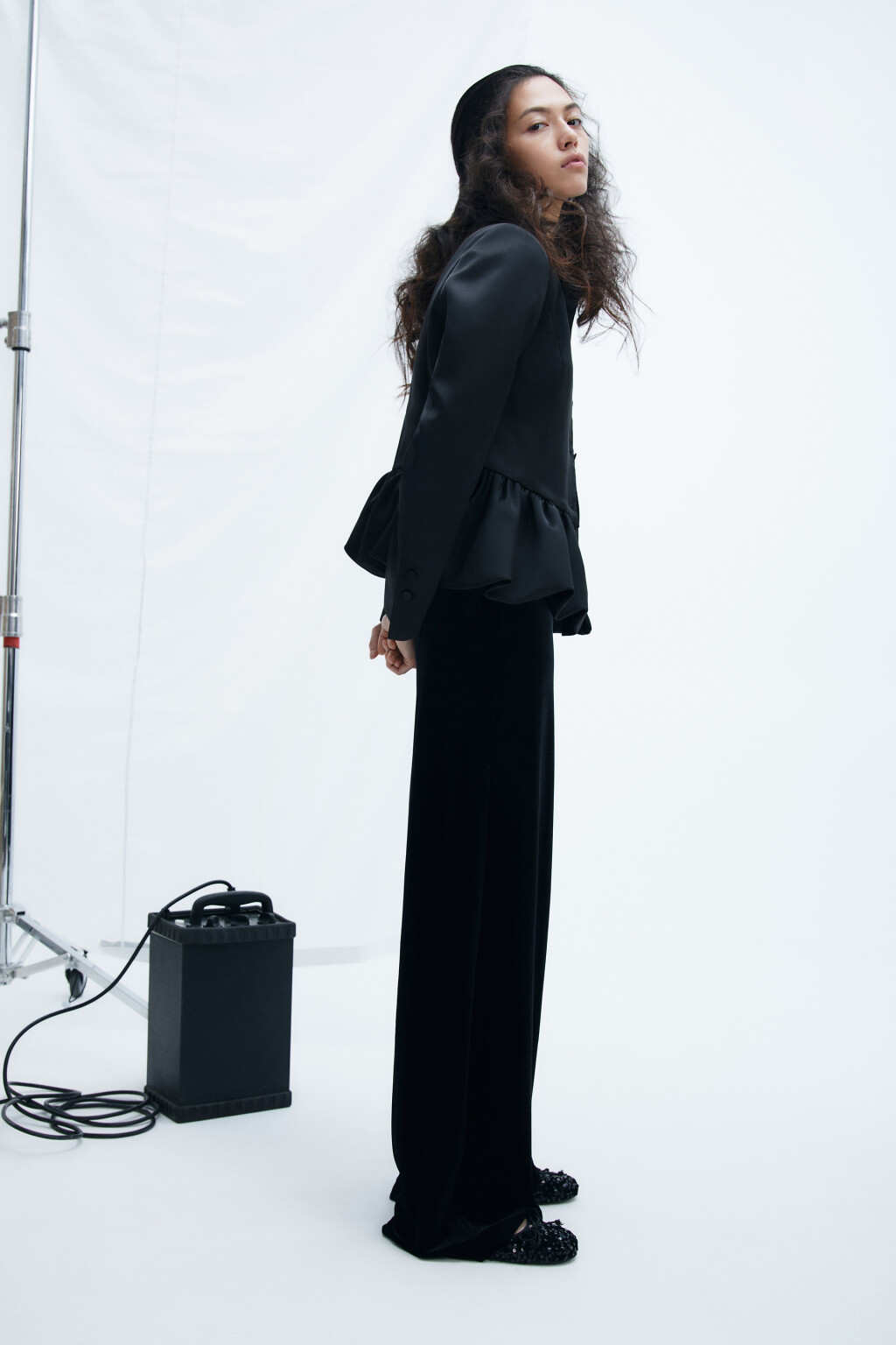 Брюки широкие бархатные - цвет черный - 1