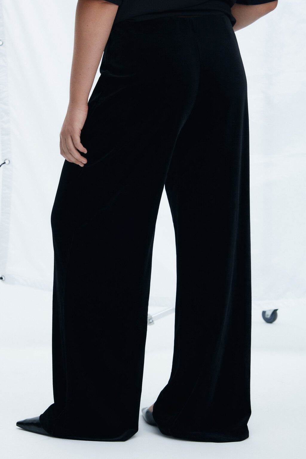 Брюки широкие бархатные - цвет черный - 3