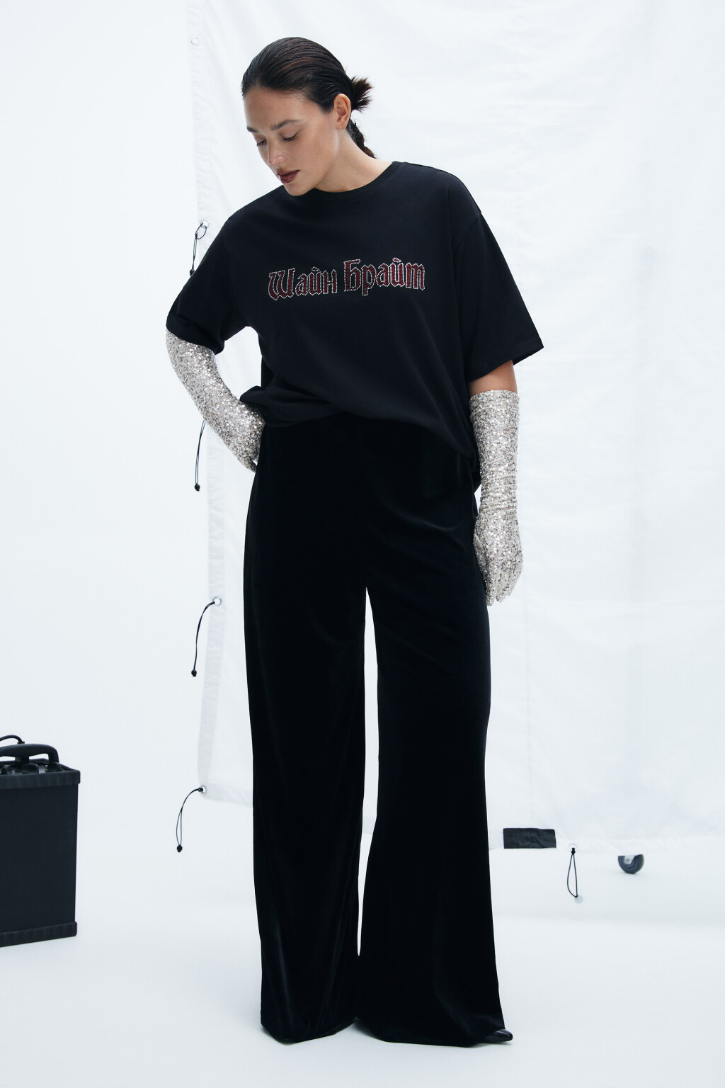 Брюки широкие бархатные - цвет черный - 4