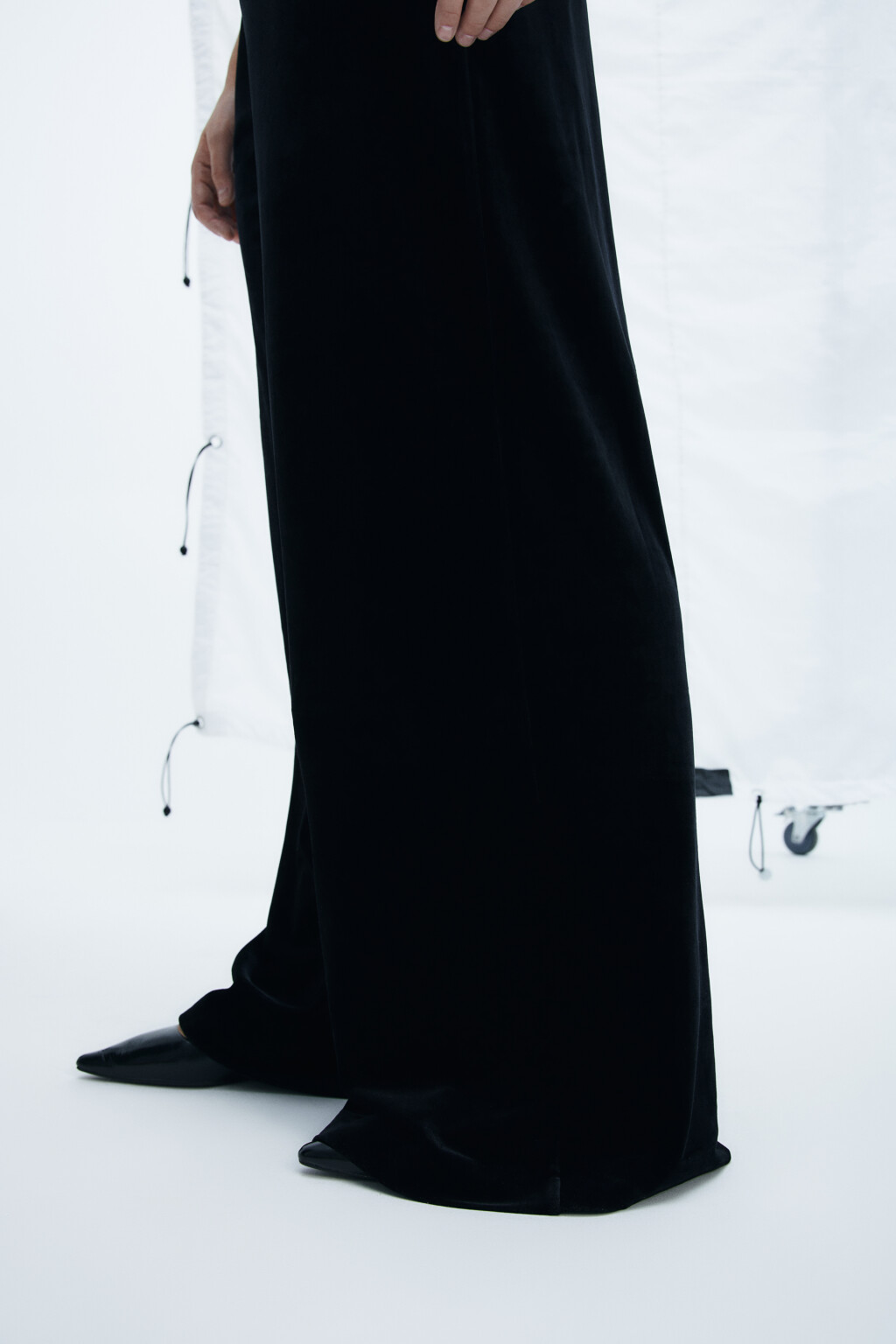 Брюки широкие бархатные - цвет черный - 6