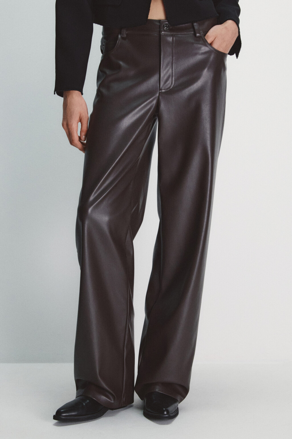 Брюки широкие с кожаной фактурой - цвет коричневый - 2
