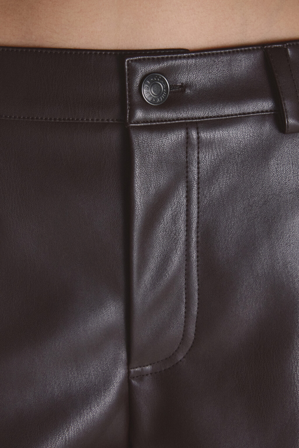 Брюки широкие с кожаной фактурой - цвет коричневый - 5