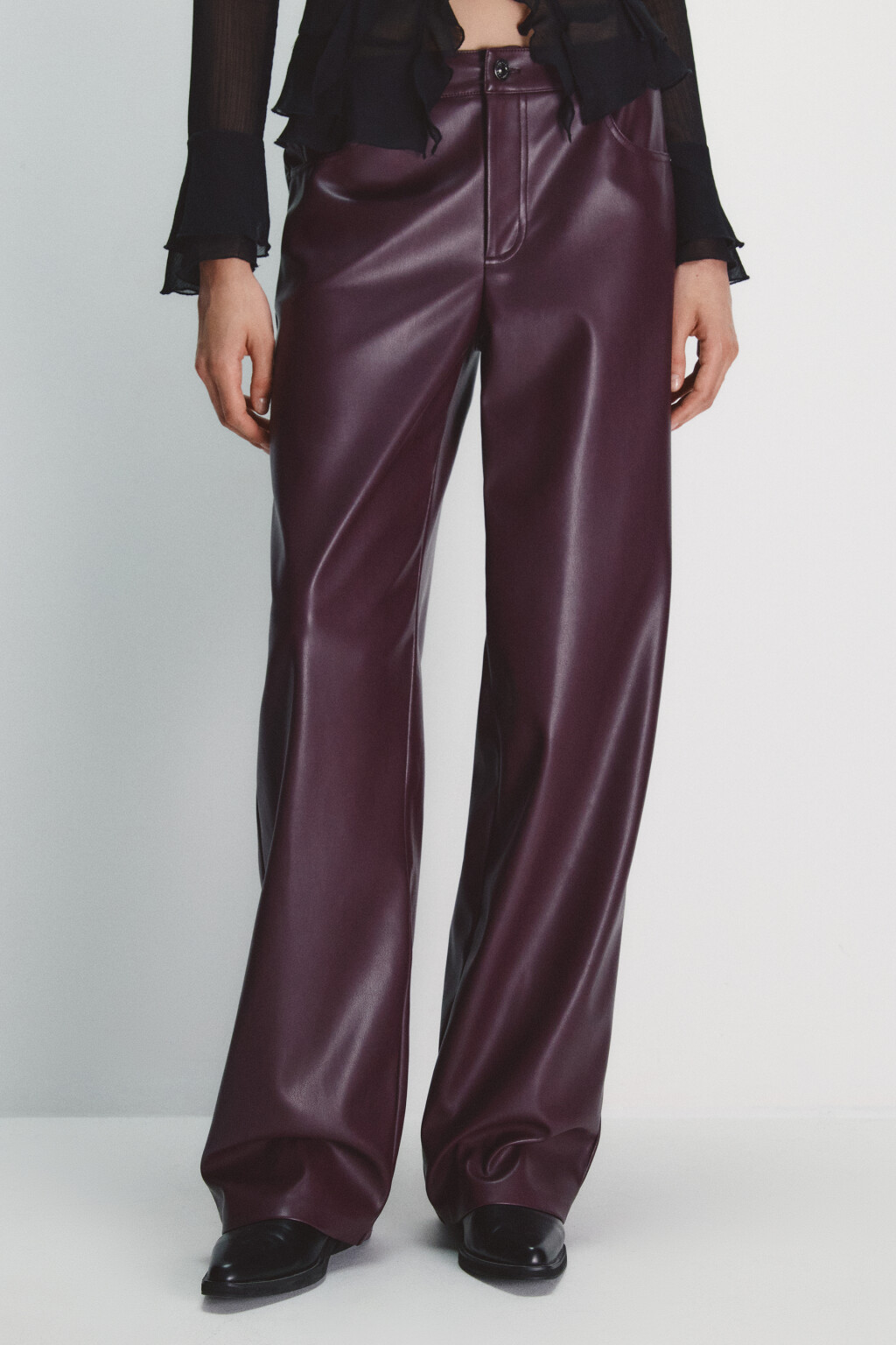 Брюки широкие с кожаной фактурой - цвет бордовый - 2