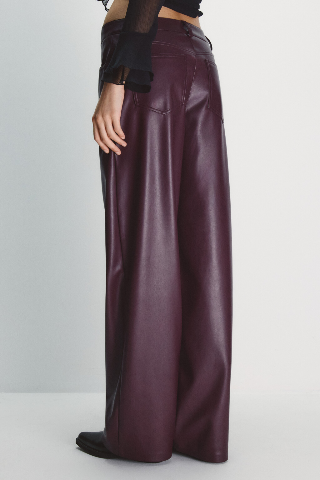 Брюки широкие с кожаной фактурой - цвет бордовый - 3