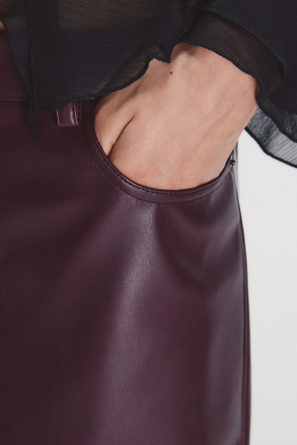 Брюки широкие с кожаной фактурой - цвет бордовый - 6