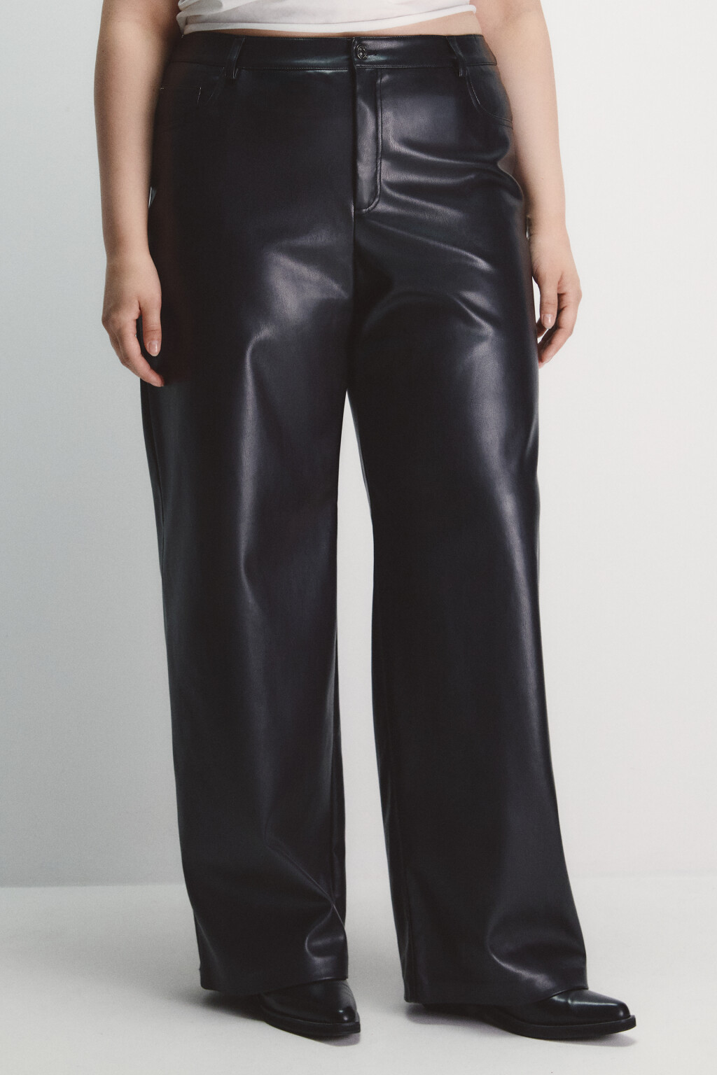 Брюки широкие с кожаной фактурой - цвет черный - 3