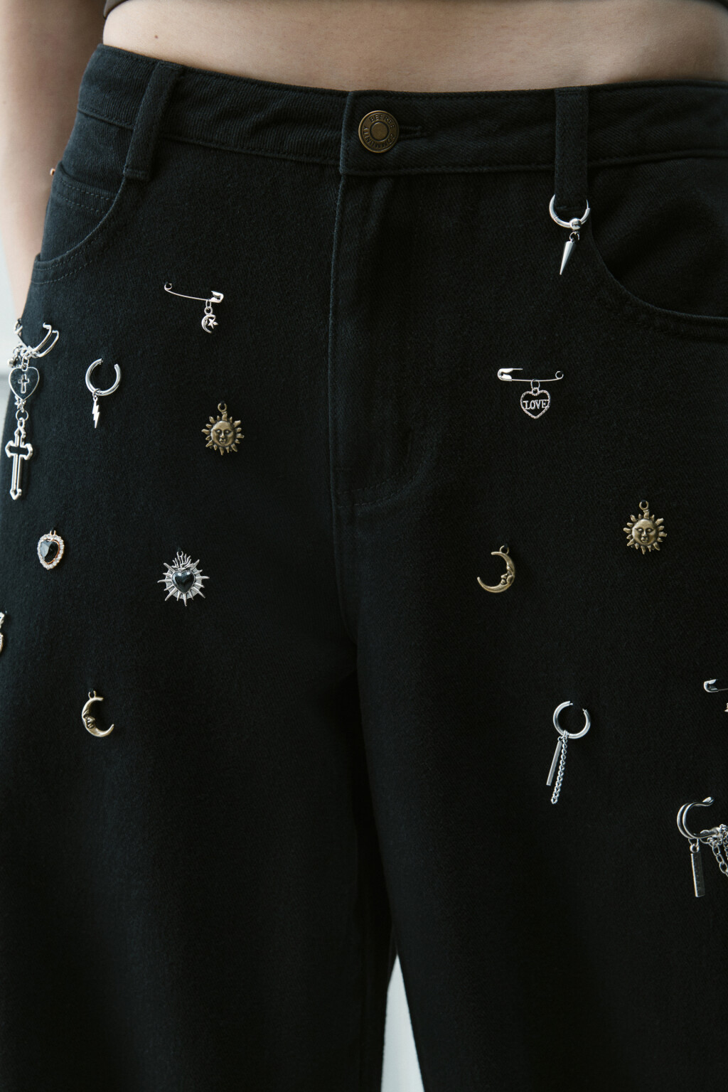 Брюки прямые с россыпью подвесок - цвет черный - 6