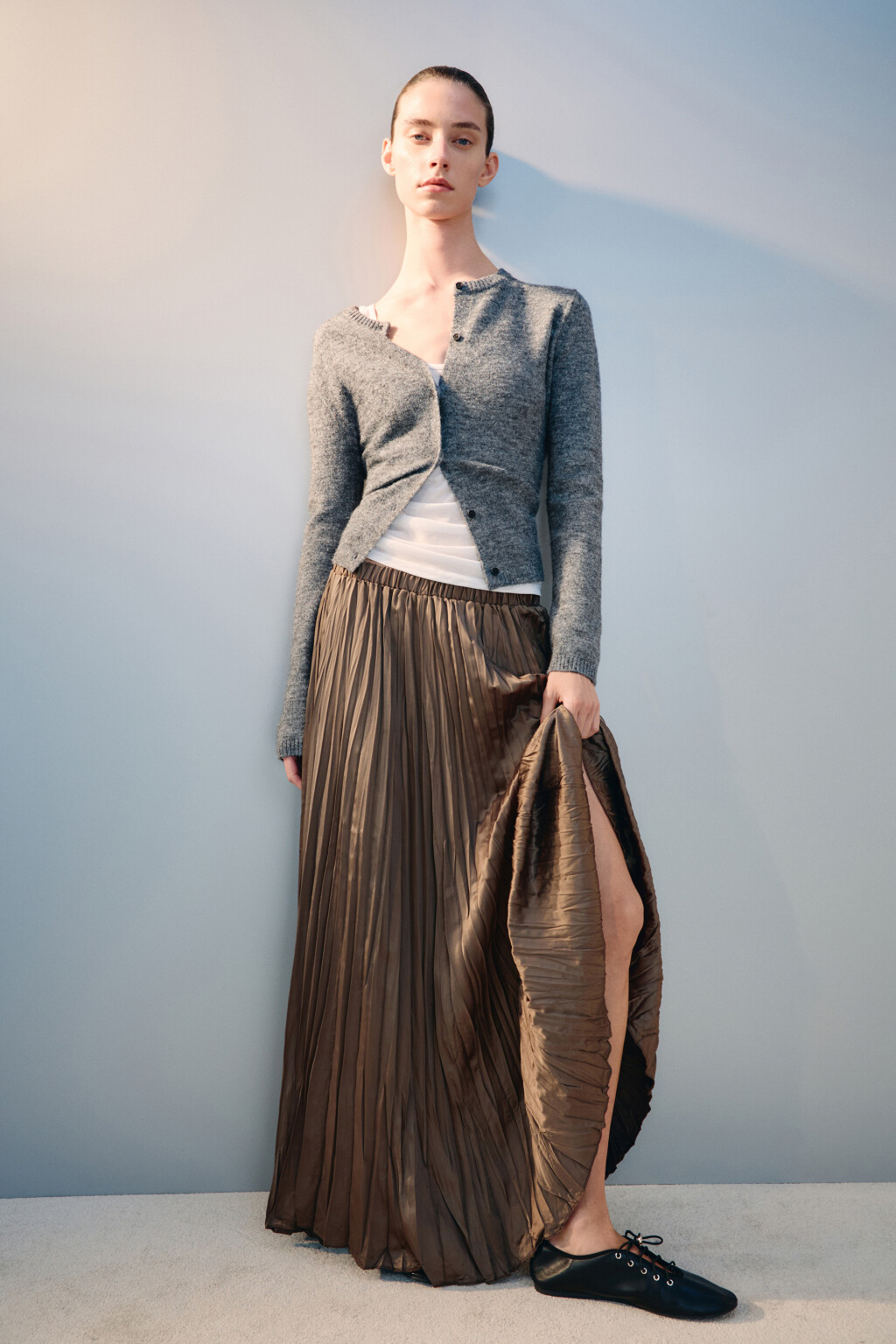 Юбка-трапеция из жатого атласа - цвет бежевый - 2