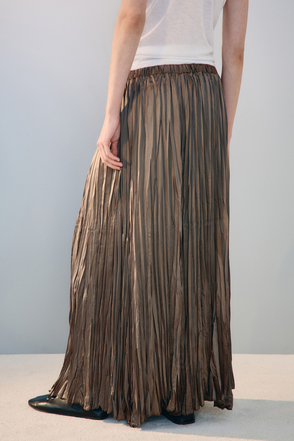 Юбка-трапеция из жатого атласа - цвет бежевый - 4