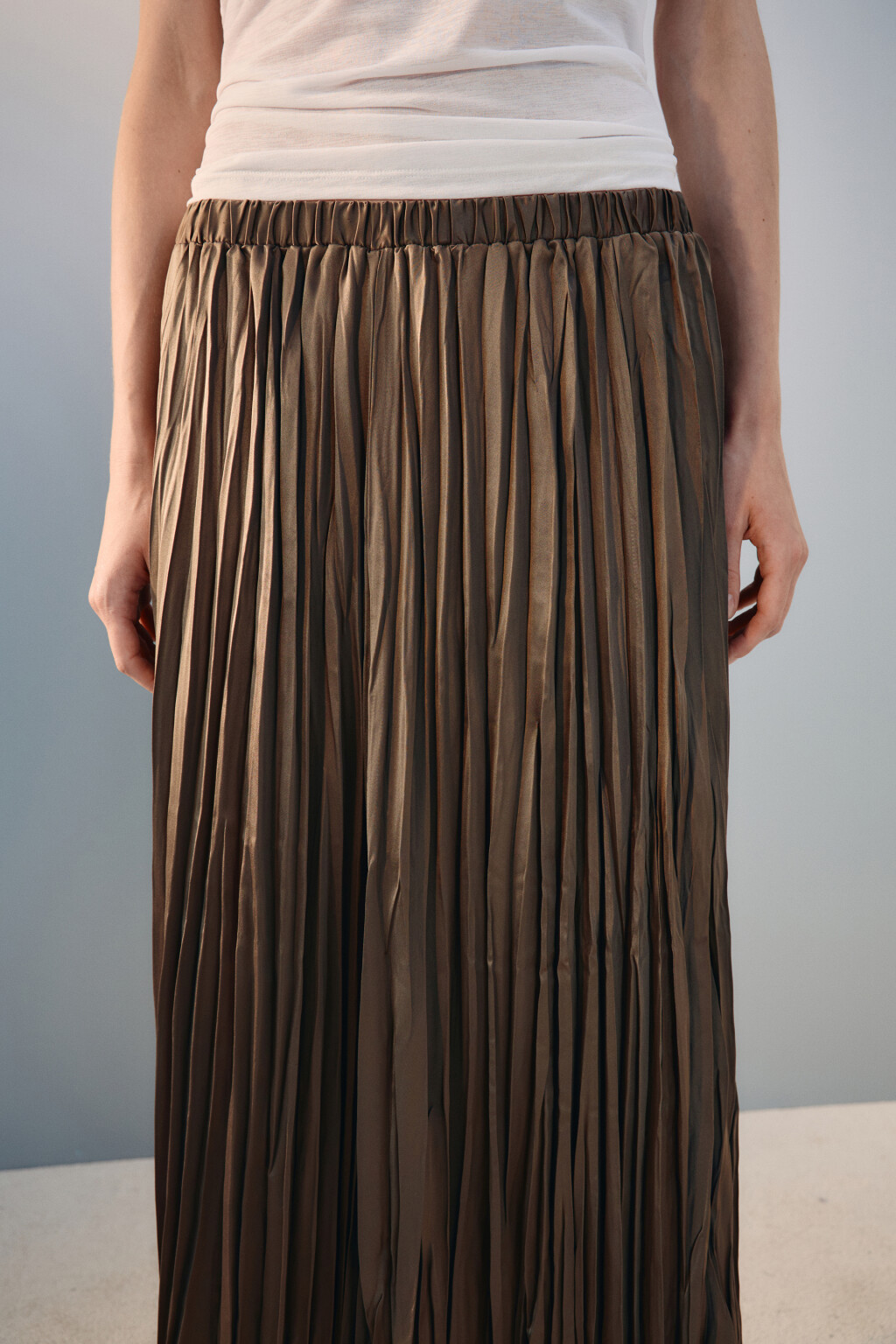 Юбка-трапеция из жатого атласа - цвет бежевый - 6