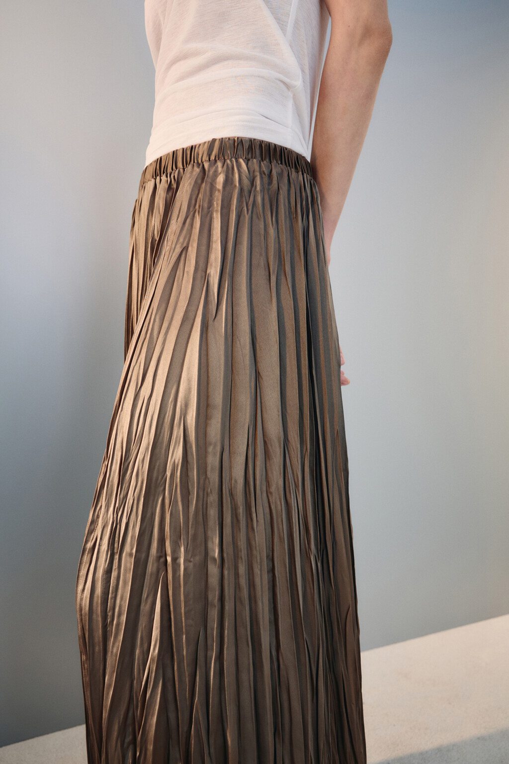 Юбка-трапеция из жатого атласа - цвет бежевый - 7