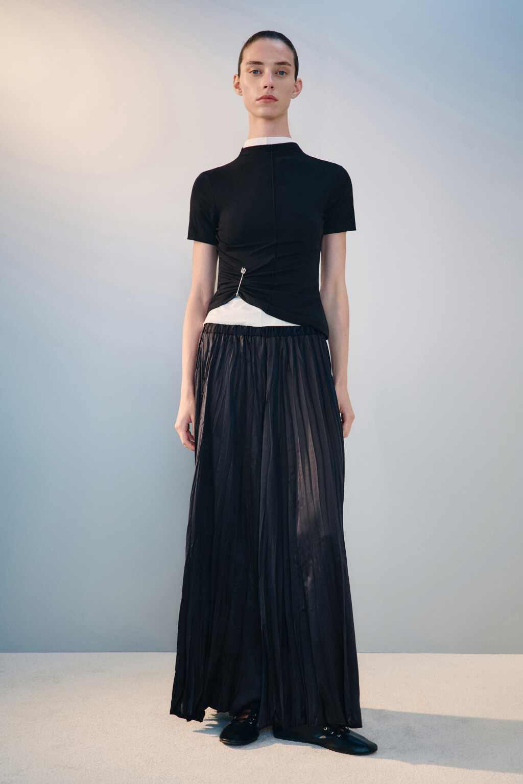 Юбка-трапеция из жатого атласа - цвет черный - 4